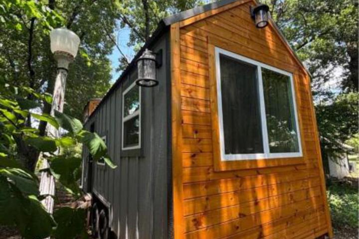 Shangrila Tiny Home near Dove Ridge Winery