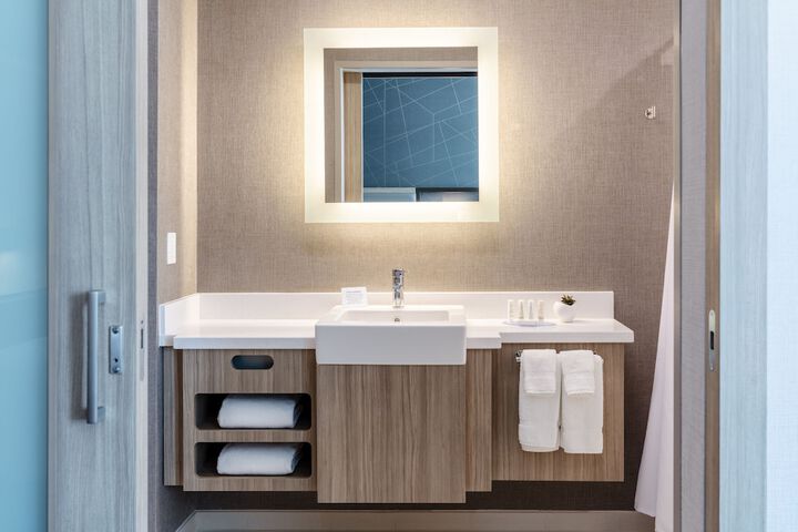 Room 8 of 34