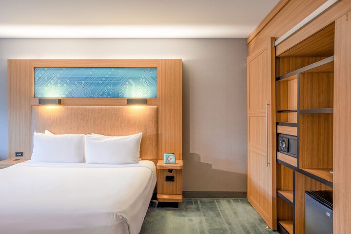 Room 9 of 46