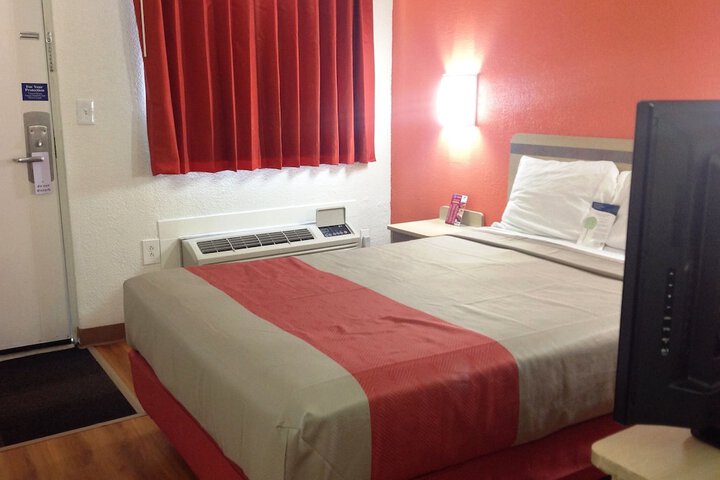 Room 15 of 34