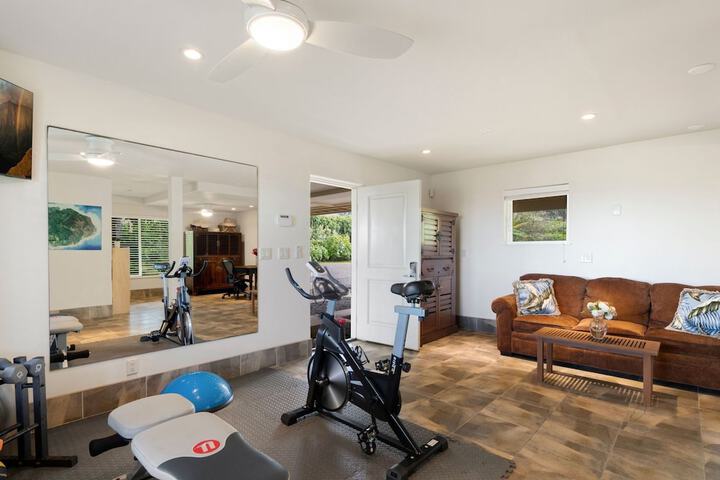 King Hale 4 Bedroom Home by RedAwning