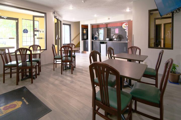 Super 8 by Wyndham Red Wing