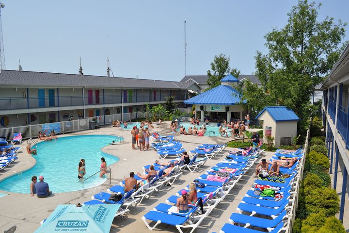 Pool 16 of 28