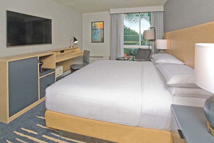 Room 34 of 59