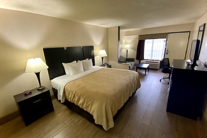 Room 13 of 27