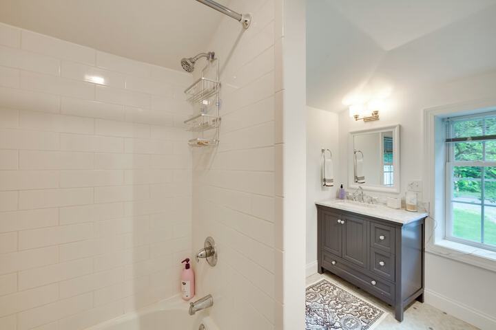 Charming Manheim Cottage w / On-site Animal Viewing
