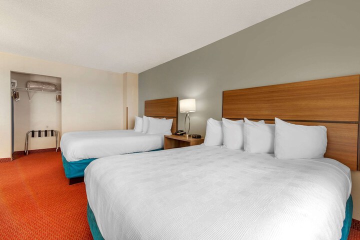MainStay Suites Dubuque at Hwy 20