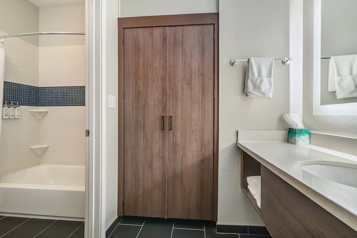 Staybridge Suites University Area by IHG
