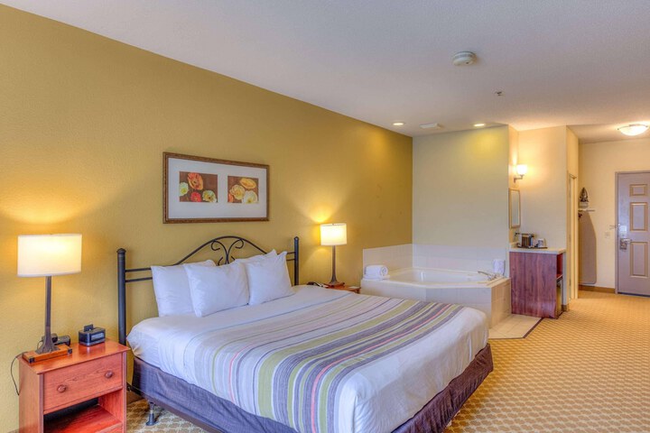Country Inn & Suites by Radisson Crystal Lake, IL