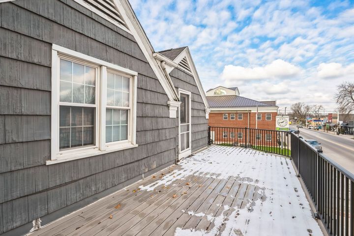The Loft 3BR Apartment with Scenic Deck