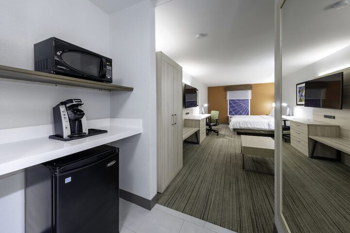 Room 13 of 29