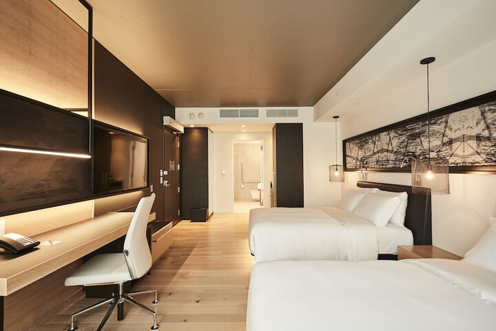 Room 13 of 44