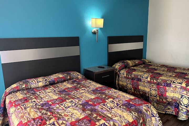 Room 6 of 9