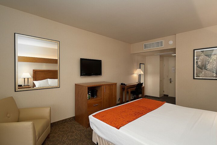 Kellogg West Conference Center and Hotel