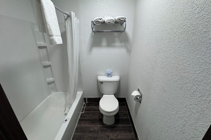 Room 16 of 28