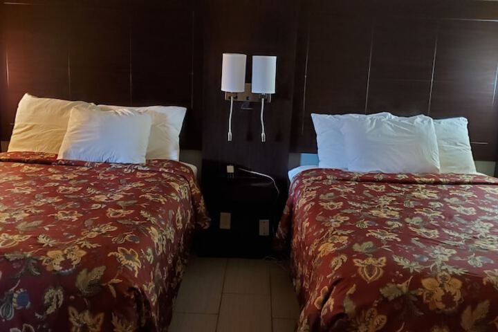 Room 8 of 12