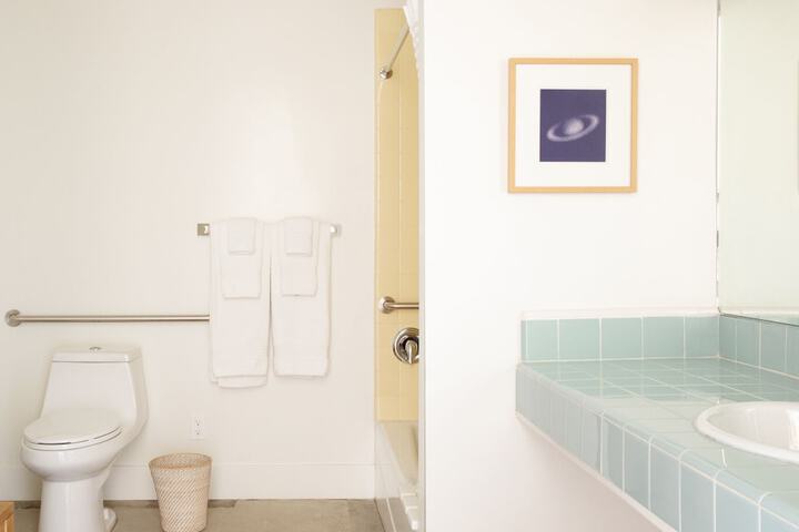 Room 25 of 58