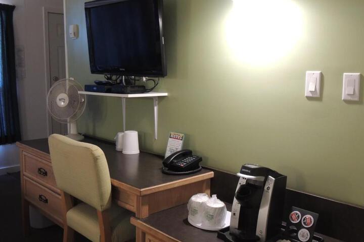 100 Mile Motel & RV Park