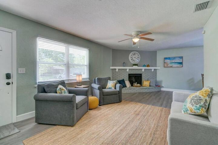 Heated Pool Close to St. Pete Tampa Pet Friendly