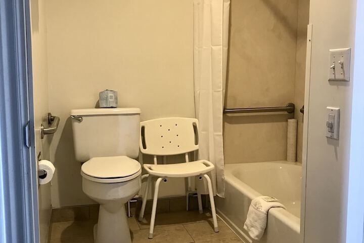 Room 33 of 39