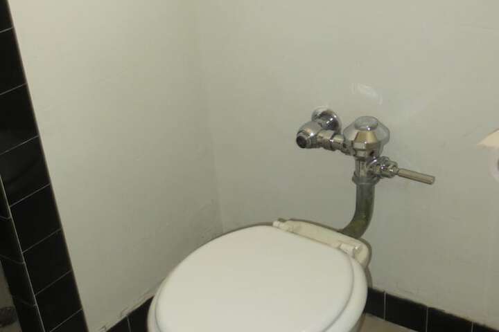 Room 33 of 51