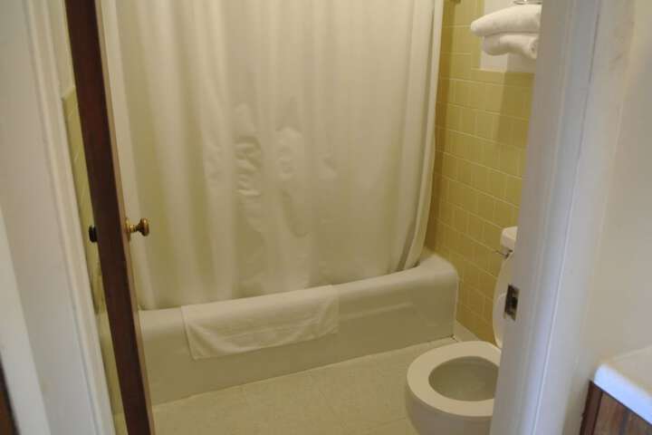 RoseWood Inn