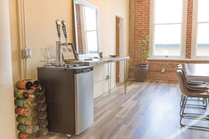 Penthouse Loft in The Heart of Downtown