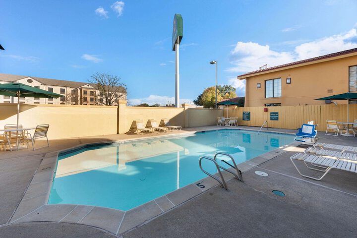 Pool 1 of 30