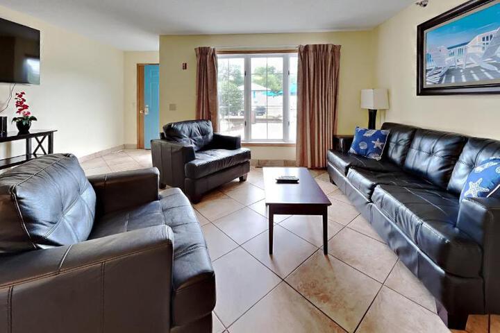 Put-in-Bay Poolview Condo #4