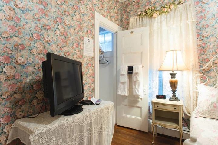 Room 25 of 48