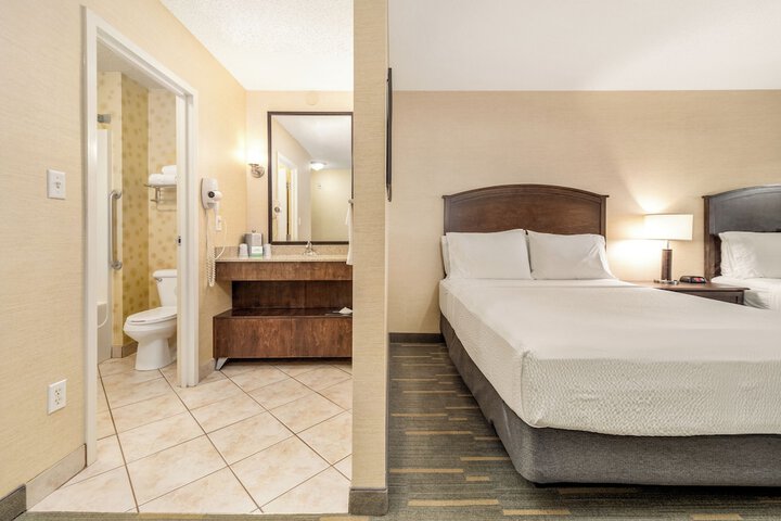 Room 123 of 200