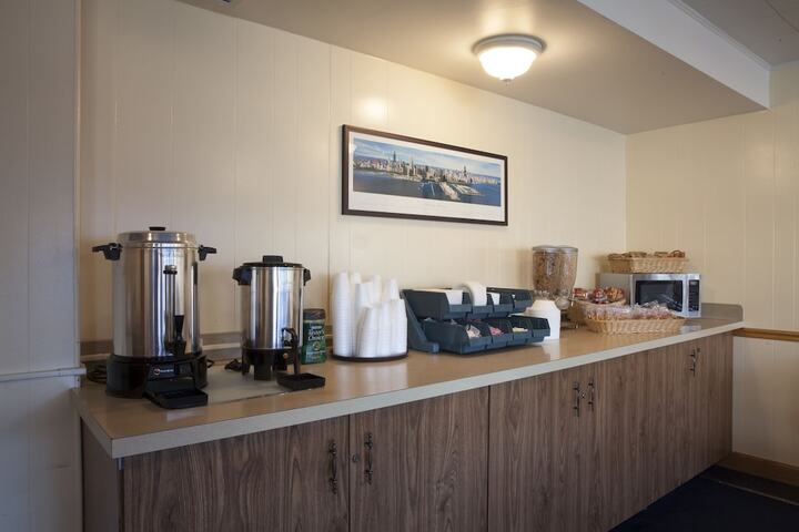Breakfast/Coffee Service 29 of 33
