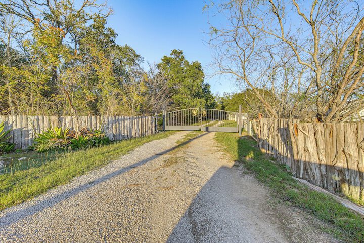 Game Room Trails! 30-acre Lakefront Streetman Gem