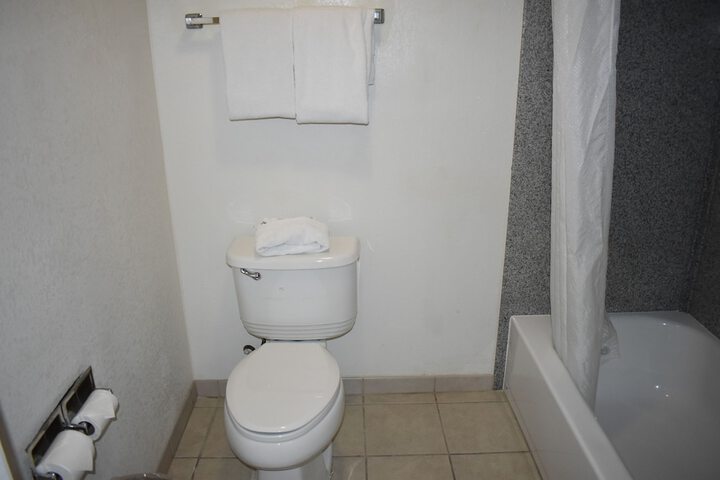 Room 9 of 13