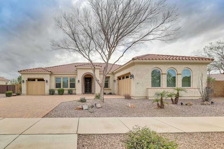 Luxury Queen Creek Home w / Calming Pool Oasis!