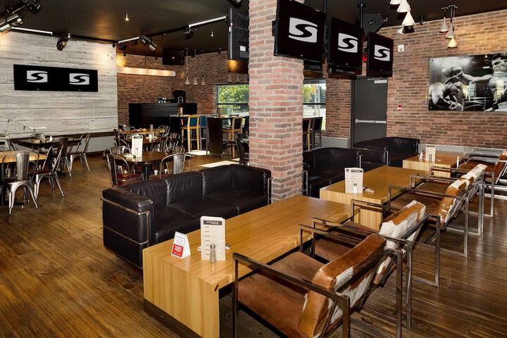 Lounge 70 of 78