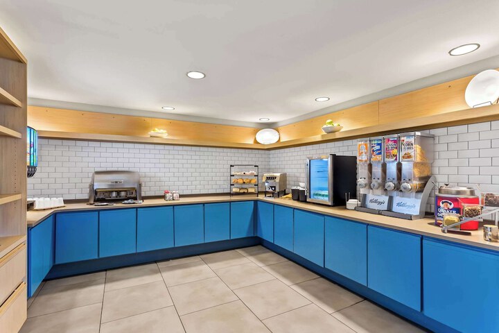 Country Inn & Suites by Radisson Portage, IN
