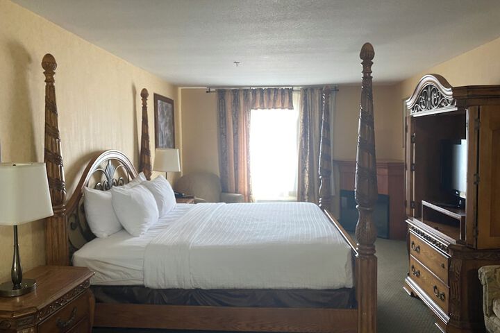 Merit Hotel & Suites