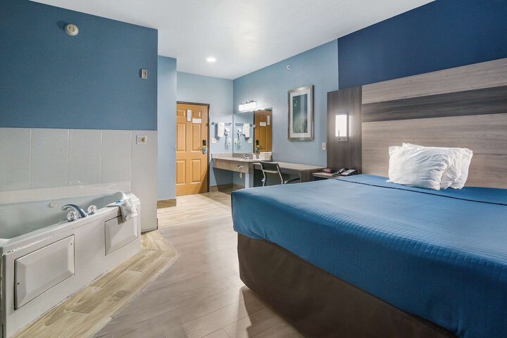 Room 10 of 28