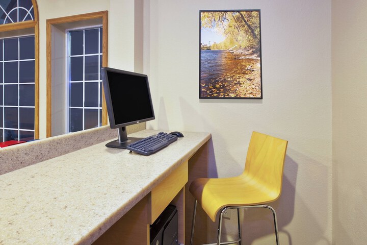 Business Center 19 of 19