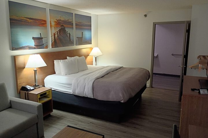 Quality Inn & Suites Decatur - Priceville I-65