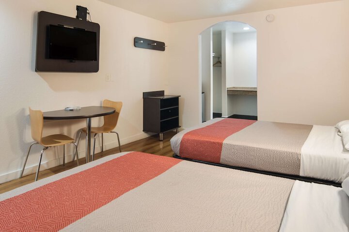 Room 10 of 27