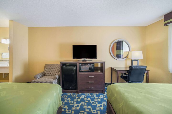 Room 32 of 38