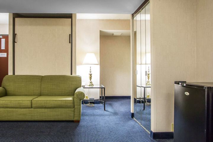 Quality Inn Schaumburg - Chicago near the Mall