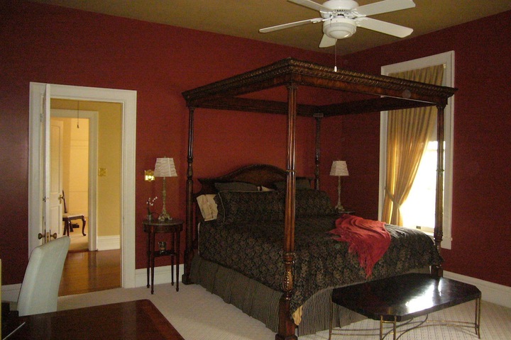 Room 9 of 32
