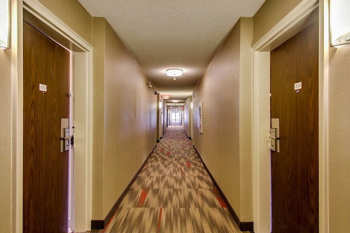Ballroom/Hall 30 of 32