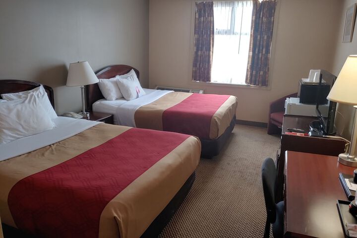 Room 10 of 18