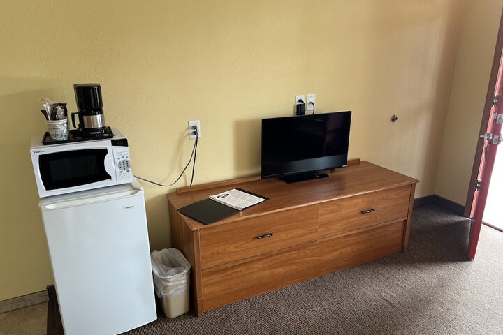 Room 202 of 443