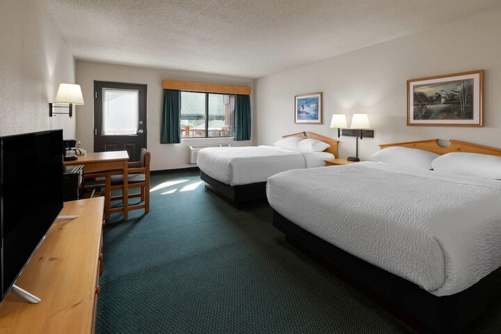 Shell Lake Lodge a Travelodge by Wyndham