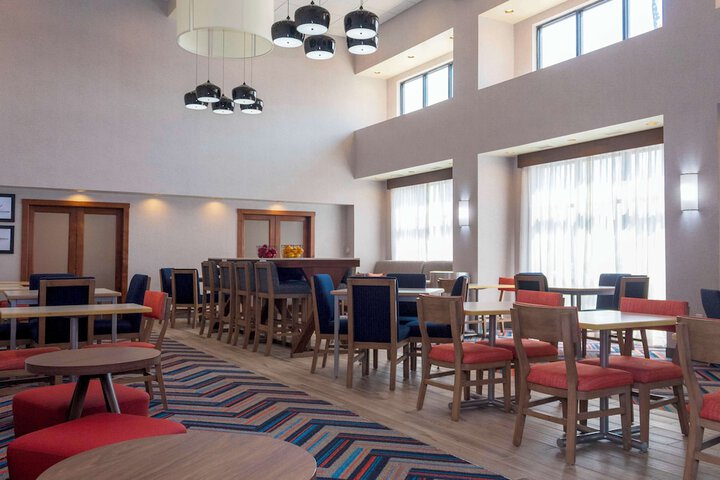 Hampton Inn & Suites Riverton